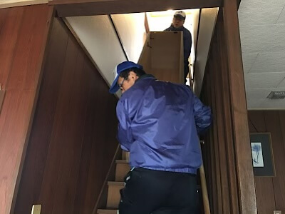 家具を2階から1階へ移動
