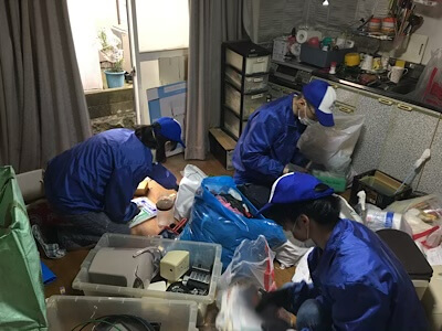 ご実家の家財道具や不用品を無償で片付けます。